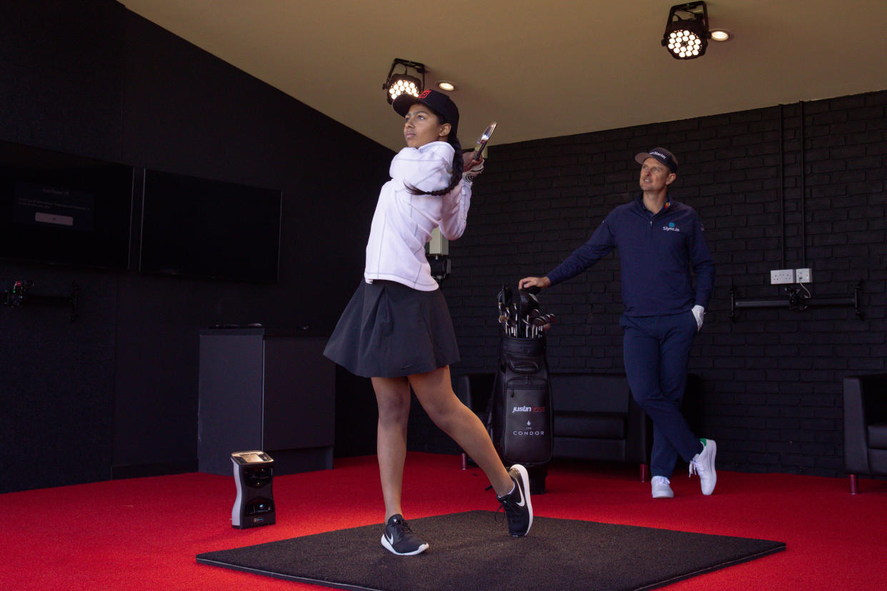 Justin Rose and 12-year-old Ria Prabhakar at the launch of the Justin Rose Academy (Handout image)