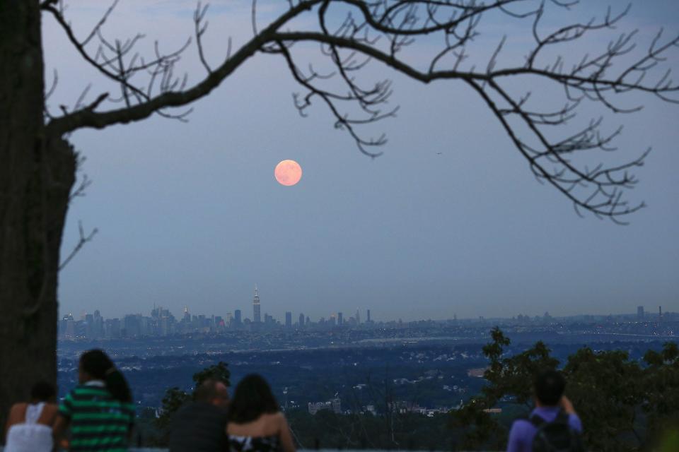 'Supermoon' seen around the world