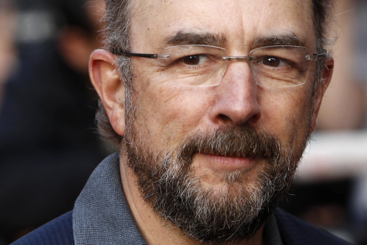 U.S. actor Richard Schiff poses for photographers at the world premiere of the film "The Infidel" in London April 8, 2010.REUTERS/Stefan Wermuth (BRITAIN - Tags: ENTERTAINMENT)