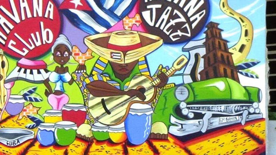 Viernes culturales en La Pequeña Habana: música, arte y recorrido a pie gratis.