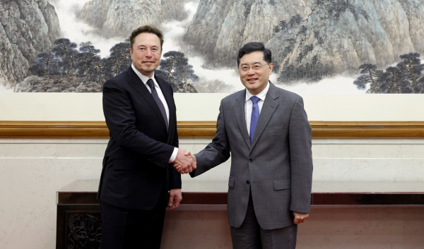 特斯拉老闆馬斯克（左）2023年5月29日在北京與中國外長秦剛會面。中國外交部官網