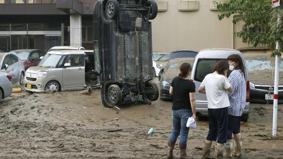 Die Zahl der Opfer bei schweren Unwettern in Japan steigt.