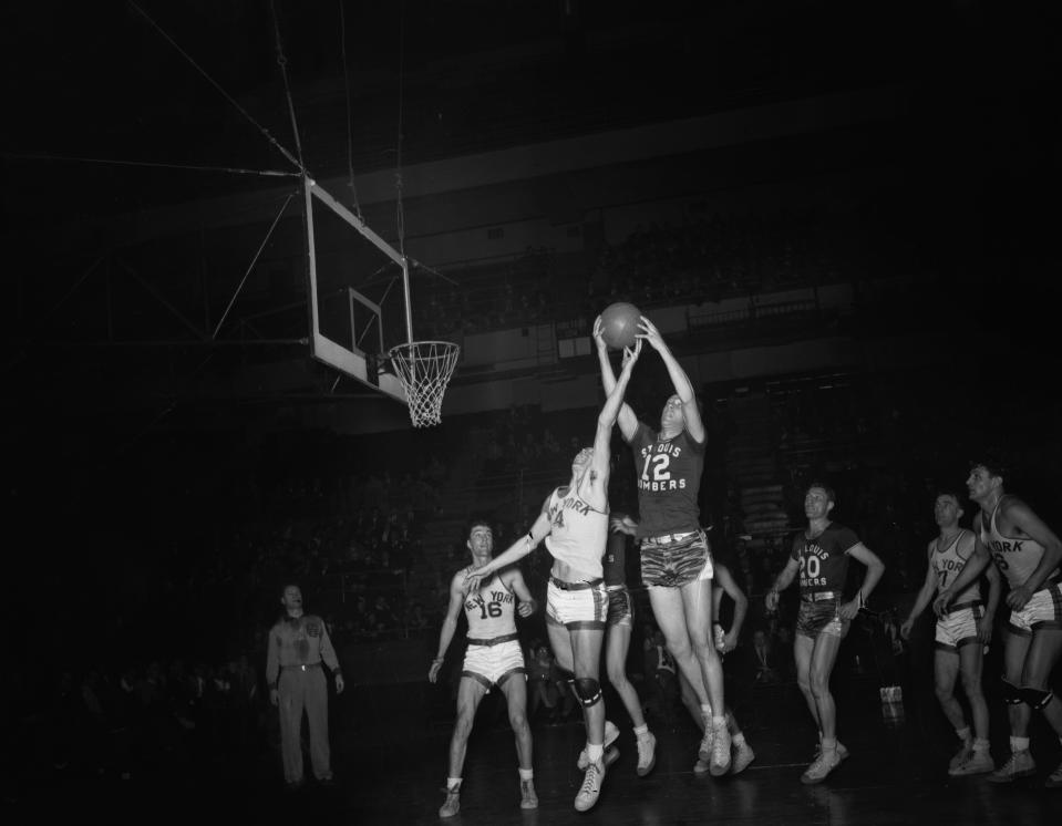 St. Louis vs. New York in an early BAA game at Madison Square Garden. (Bettmann Archives/Getty Images)