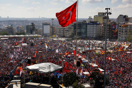 FILE PHOTO: Anti-government protesters gather during a rally at Taksim square in Istanbul, Turkey, June 9, 2013. REUTERS/Yannis Behrakis/File Photo