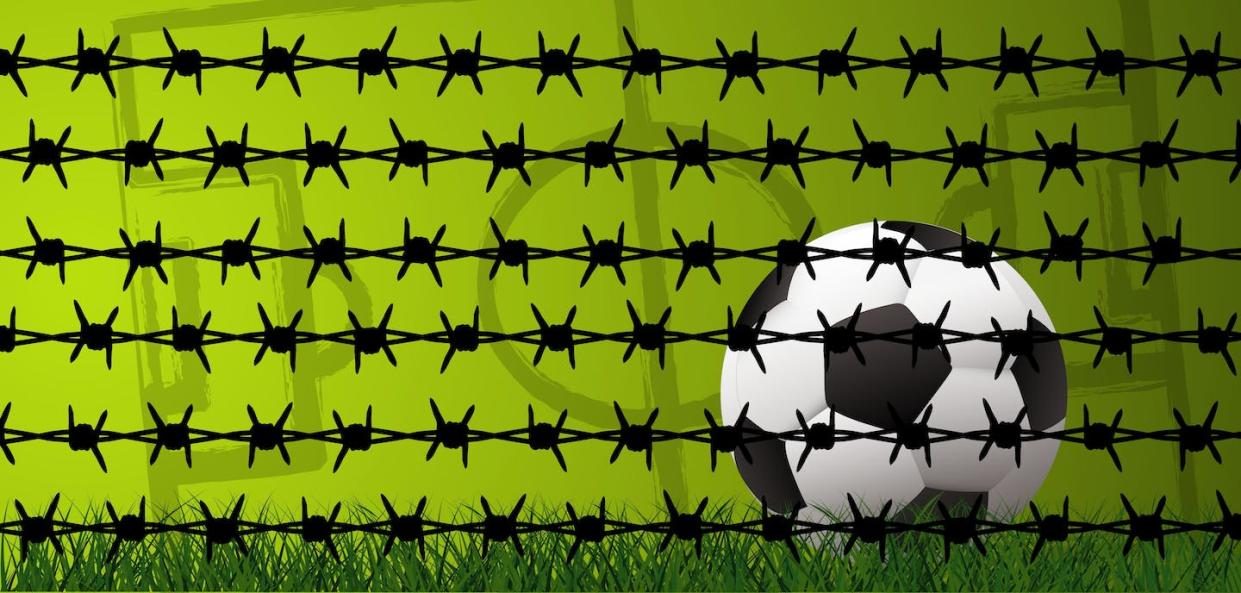 <a href="https://www.shutterstock.com/es/image-vector/foodball-sport-repression-soccer-ball-oppression-2214262487" rel="nofollow noopener" target="_blank" data-ylk="slk:Shutterstock / Mark Rademaker;elm:context_link;itc:0;sec:content-canvas" class="link ">Shutterstock / Mark Rademaker</a>