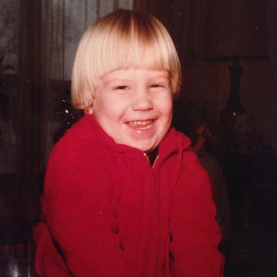 Ja, in den 80er-Jahren schafften es viele Friseure (oder Mütter), auch die hübschesten Kinder durch einen Haarschnitt zu entstellen. Auf ihrem Foto machte die heutige Schauspielerin dennoch fröhliche Miene ... (Bild: www.instagram.com/januaryjones)