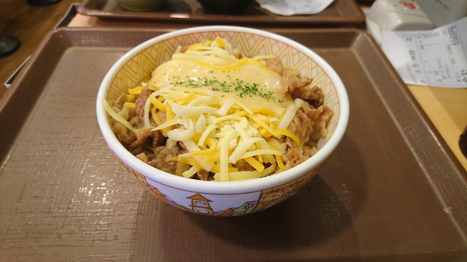 熱溶三色芝士牛丼