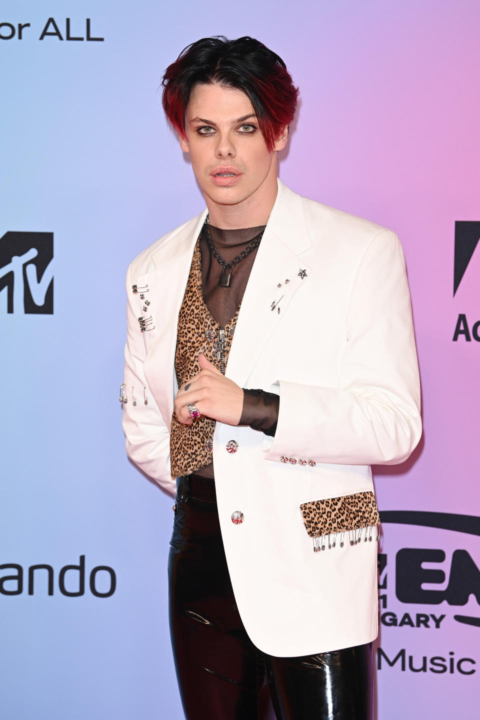 Yungblud at the 2021 MTV EMAs