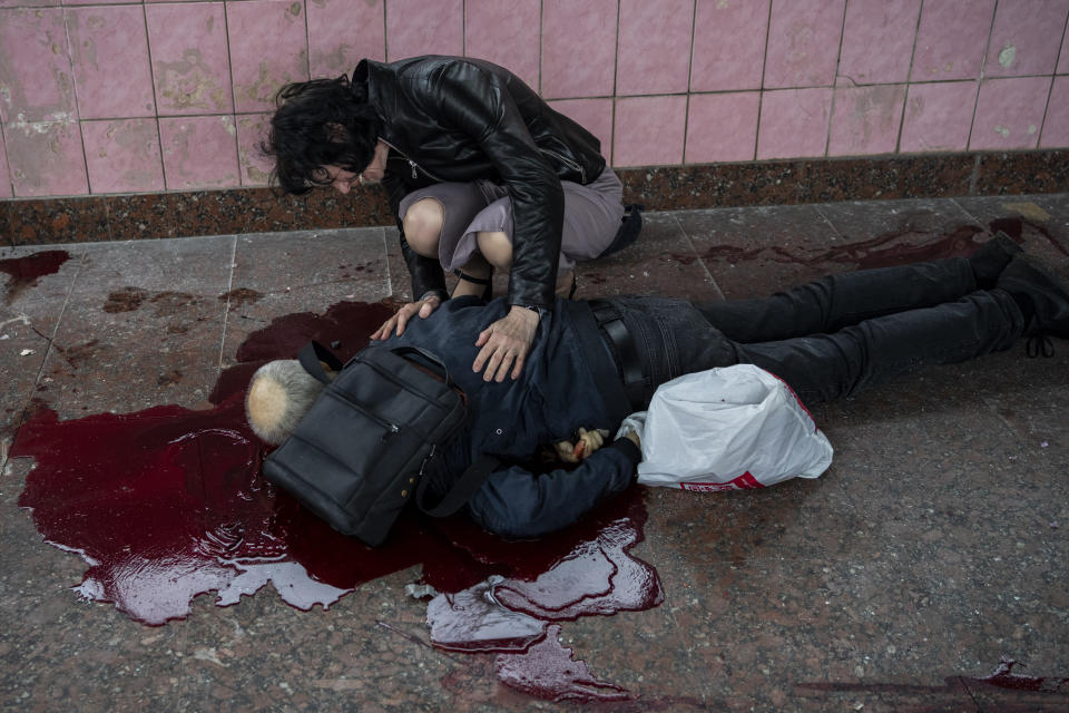 Elena cries next to the body of her husband, Alexey, who died during shelling in Kharkiv, eastern Ukraine, Thursday, May 26, 2022. (AP Photo/Bernat Armangue)