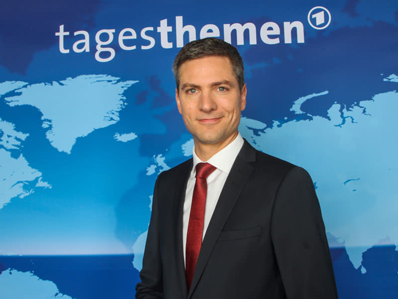 Tagesthemen-Mann Ingo Zamperoni bekommt es mit Kati Witt und TV-Kollegin Linda Zervakis zu tun – zum Spaß.