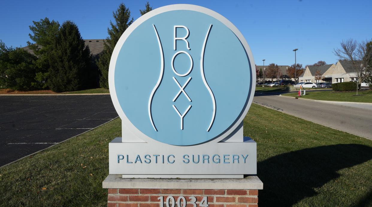 Dr. Carlos Domingo, who worked for Roxy Plastic Surgery, has given up his license to practice medicine in Ohio. Domingo worked alongside Dr. Katharine Roxanne Grawe, who became known for live streaming surgeries from the operating room.