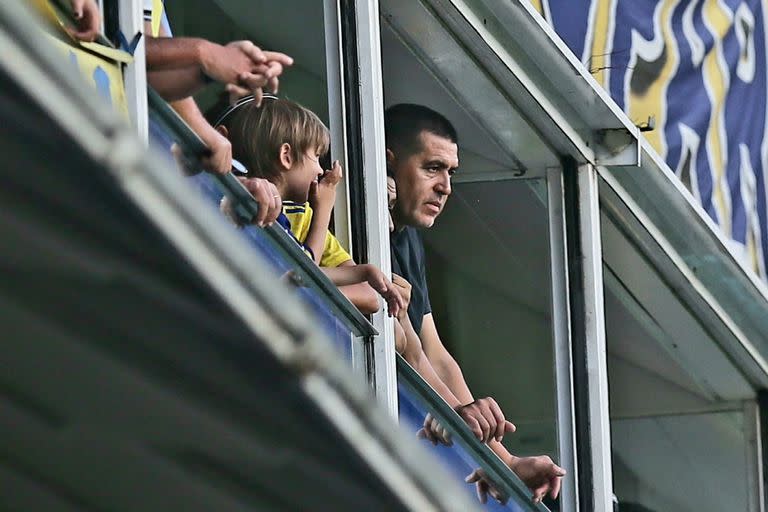 Boca juega bajo la atenta mirada de Juan Román Riquelme