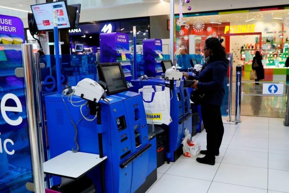 Would you pay 1p to use the self-checkout? (Picture: AFP/Getty)