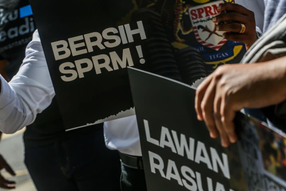 The Securities Commission needs to provide documentary evidence and properly explain the share transactions in Tan Sri Azam Baki’s account for transparency’s sake, seven civil society groups said today. — Picture by Hari Anggara