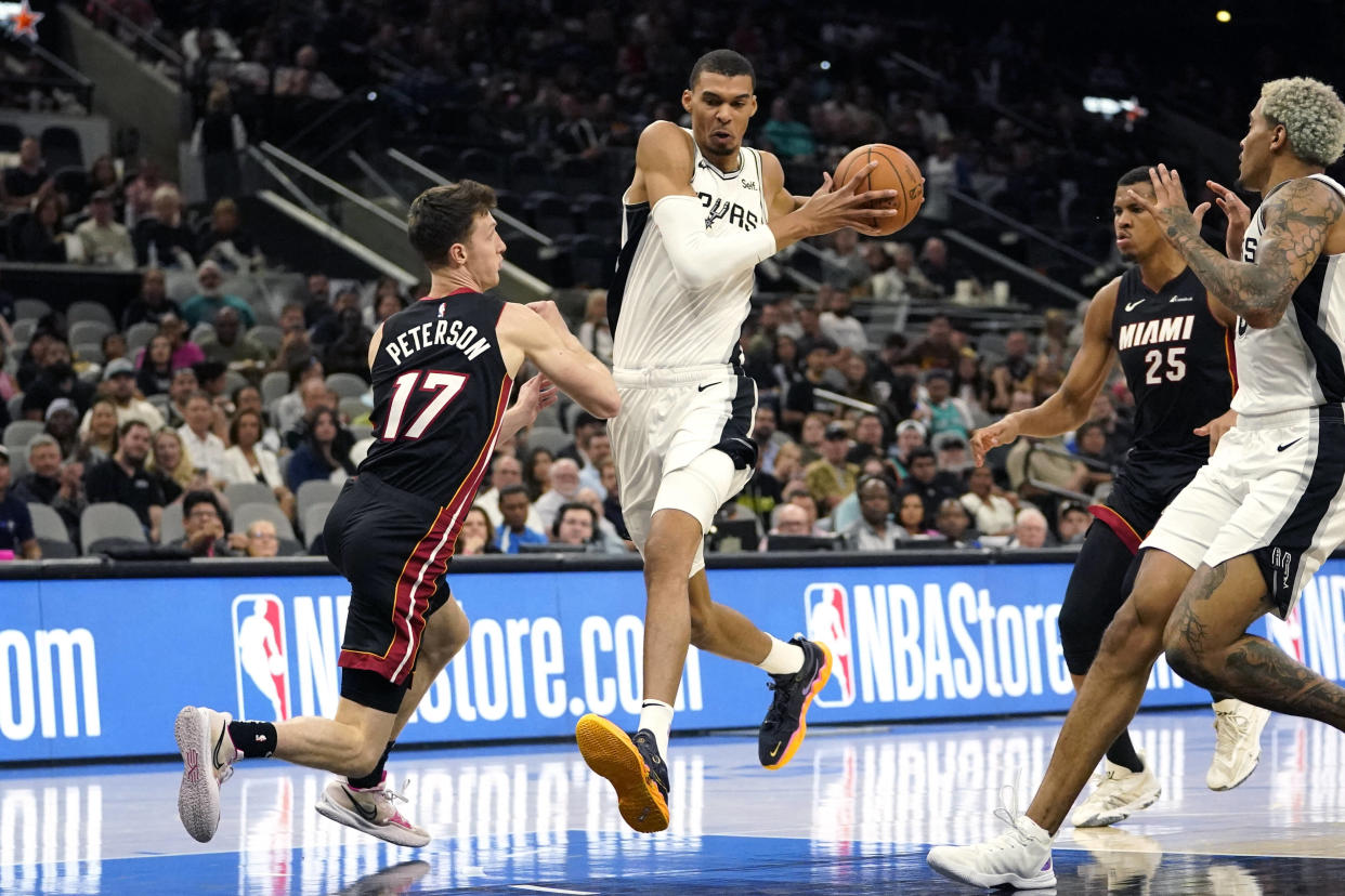 Victor Wembanyama, ici lors du match de pré-saison de NBA San Antonio Spurs-Miami Heat, le 13 octobre 2023.