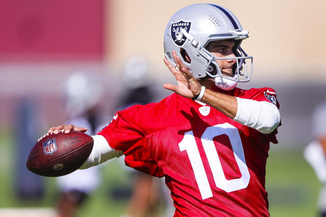 Las Vegas Raiders quarterback Jimmy Garoppolo (10) takes part during a  practice at NFL football training camp Thursday, July 27, 2023, in  Henderson, Nev. (AP Photo/John Locher Stock Photo - Alamy