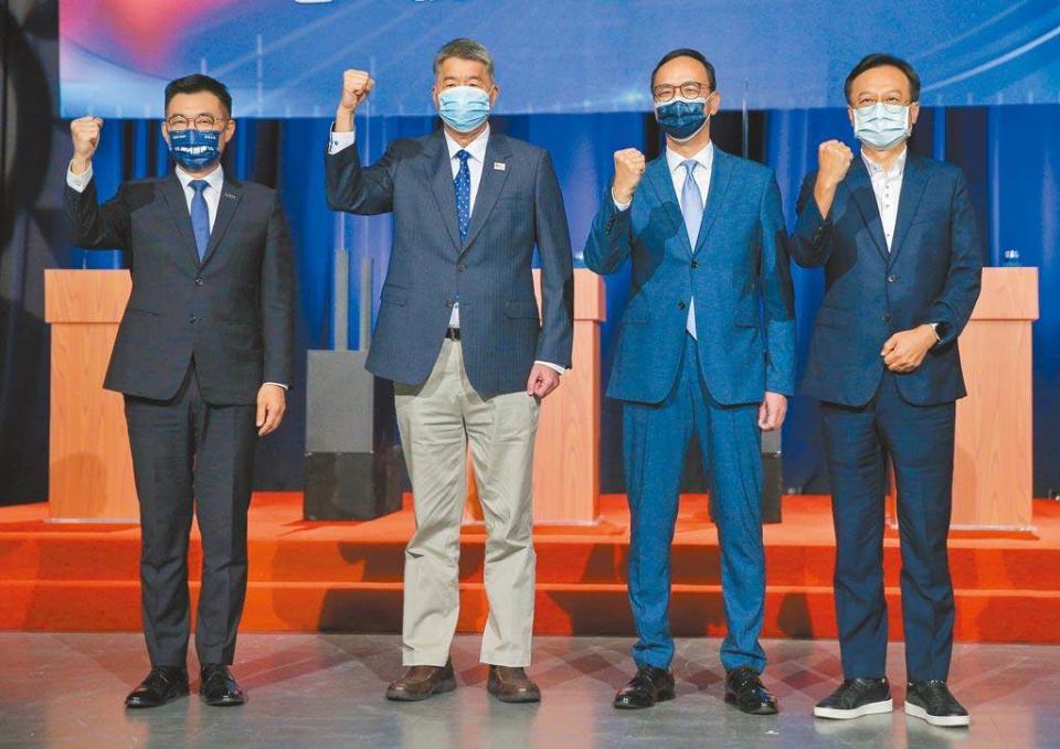 國民黨主席日前選舉電視辯論會，4位候選人江啟臣（左起）、張亞中、朱立倫、卓伯源。（資料照，粘耿豪攝）