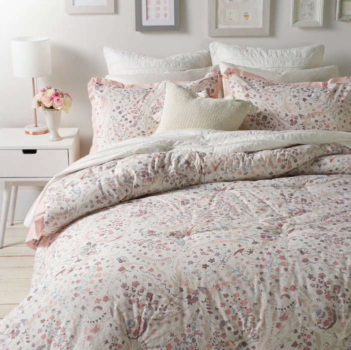 LC Lauren Conrad Lila Queen Comforter Set. (Photo: Kohl’s)