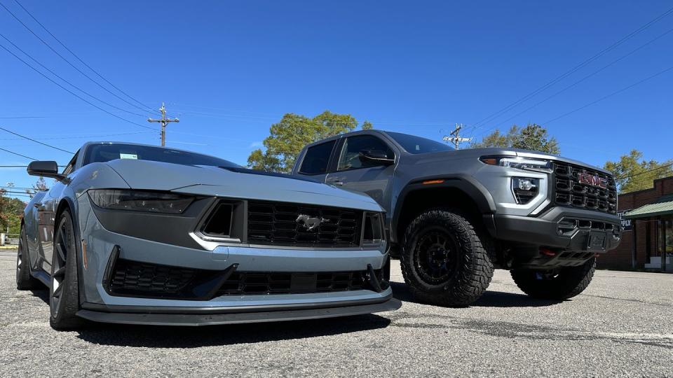 2024 ford mustang dark horse vs 2024 gmc canyon at4x