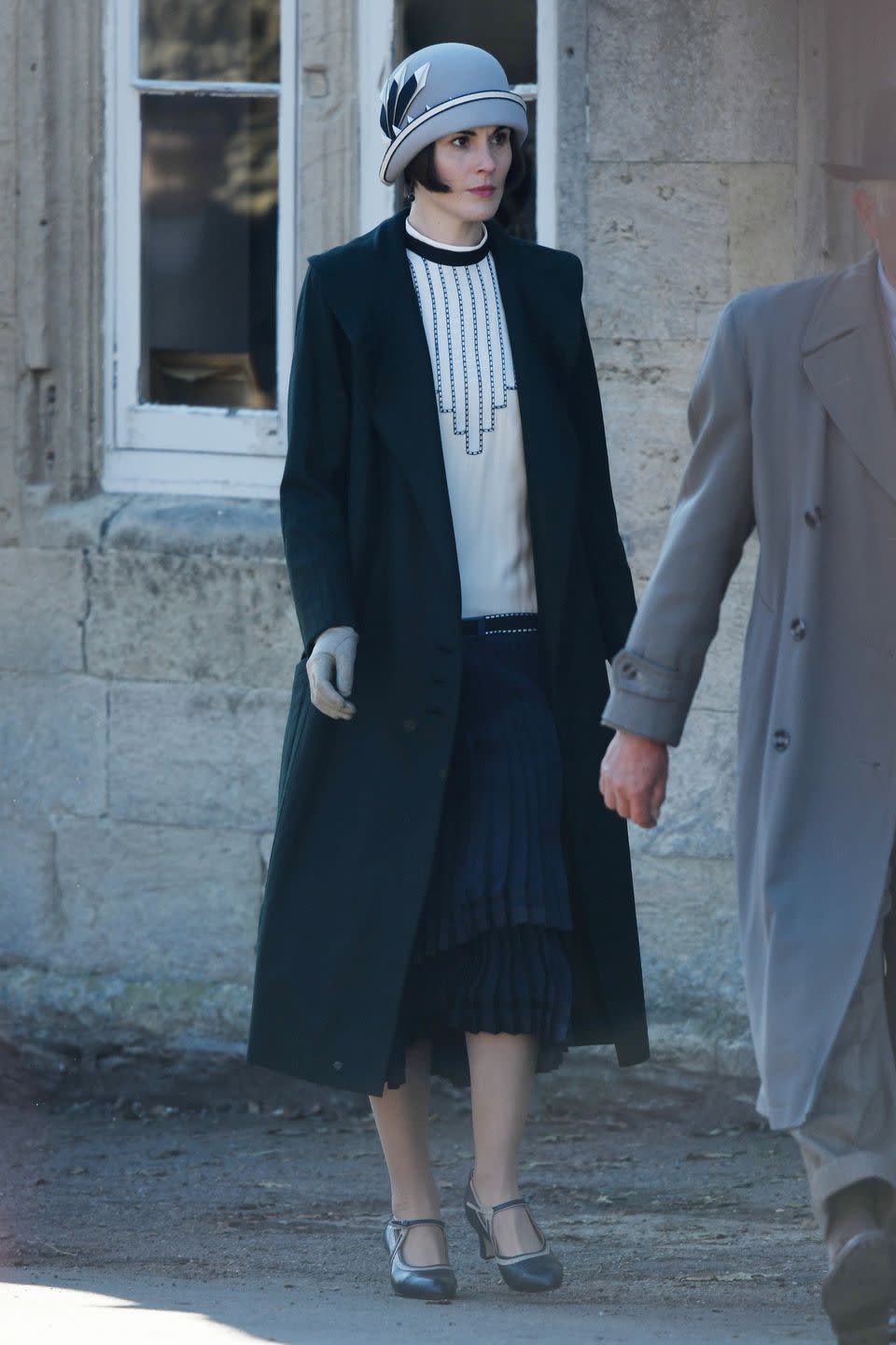 6) Lady Mary looking a bit worried, but dressed to impress.