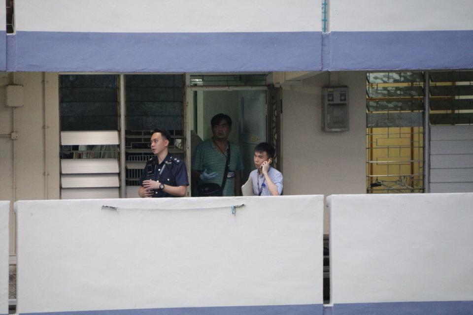 Photo of police officers at a flat at Blk 114 Ho Ching Road where they arrested a 50-year-old man on Tuesday (20 March): Dhany Osman/Yahoo News Singapore