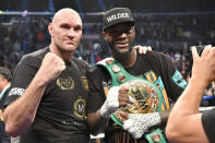 L’heure de la revanche a bientôt sonné pour les deux poids lourds - dans tous les sens du terme - de la boxe mondiale. Deontay Wilder, qui a conservé son titre WBC en battant le Cubain Luis Ortiz à Las Vegas, le 23 novembre dernier, va de nouveau croiser la route de Tyson Fury. L’Américain et le Britannique avait déjà croisé les gants le 1er décembre 2018 à Los Angeles. La rencontre s’était achevée sur un match nul. Les deux boxeurs devraient se retrouver le 22 février prochain, pour la 11è défense consécutive de son titre de Wilder. Reste à savoir si « The Bronze Bomber » (ou « One Punch Man », au choix) réussira cette fois-ci à coucher le « Gipsy King » pour de bon.