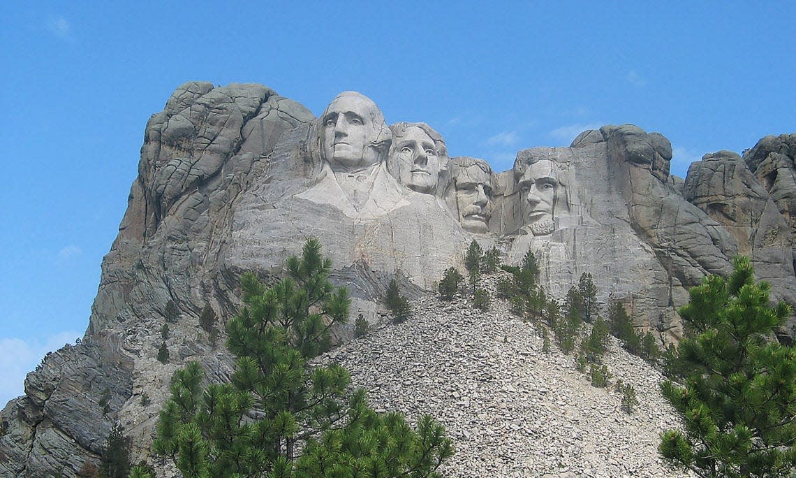 Mount Rushmore National Memorial, near Keystone, South Dakota. From left to right are U.S. Presidents George Washington, Thomas Jefferson, Theodore Roosevelt, and Abraham Lincoln.