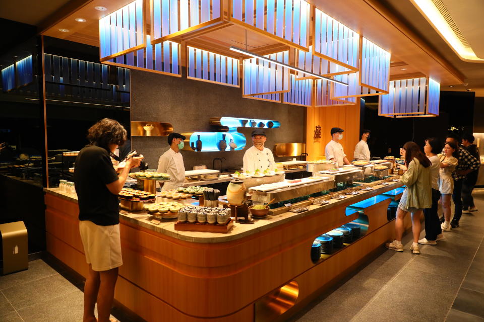 日本料理區「盛」上幾乎全是現流鮮貨，品質之精可媲美日料店。