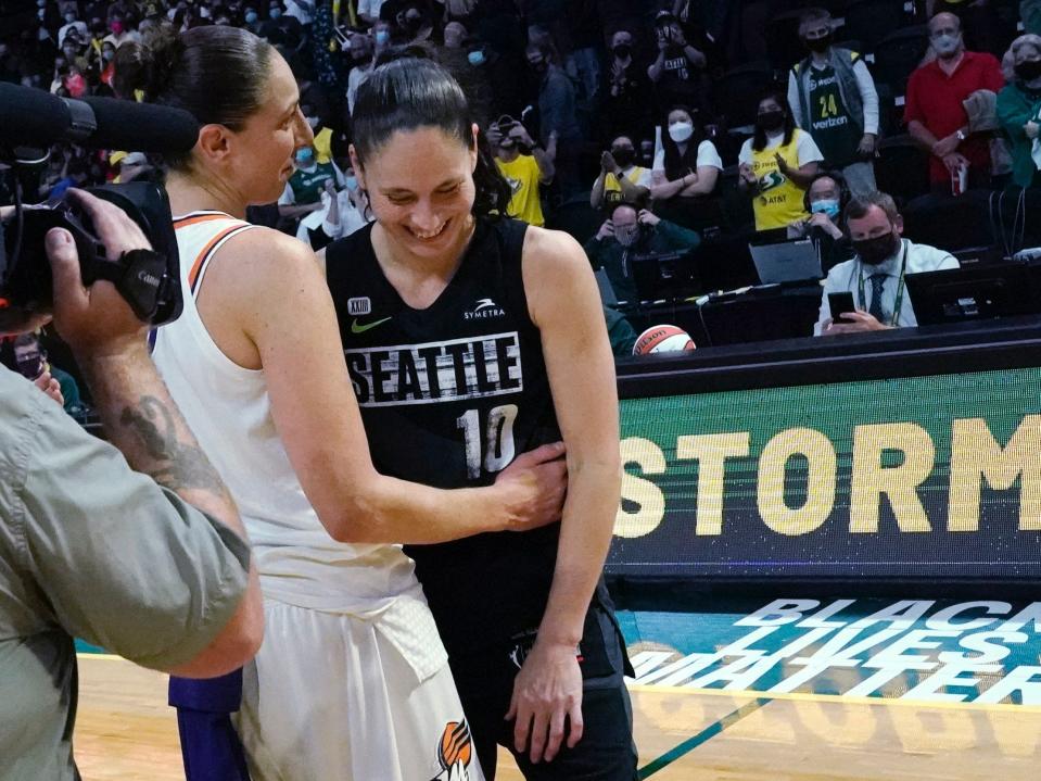 Diana Taurasi (left) hugs Sue Bird.