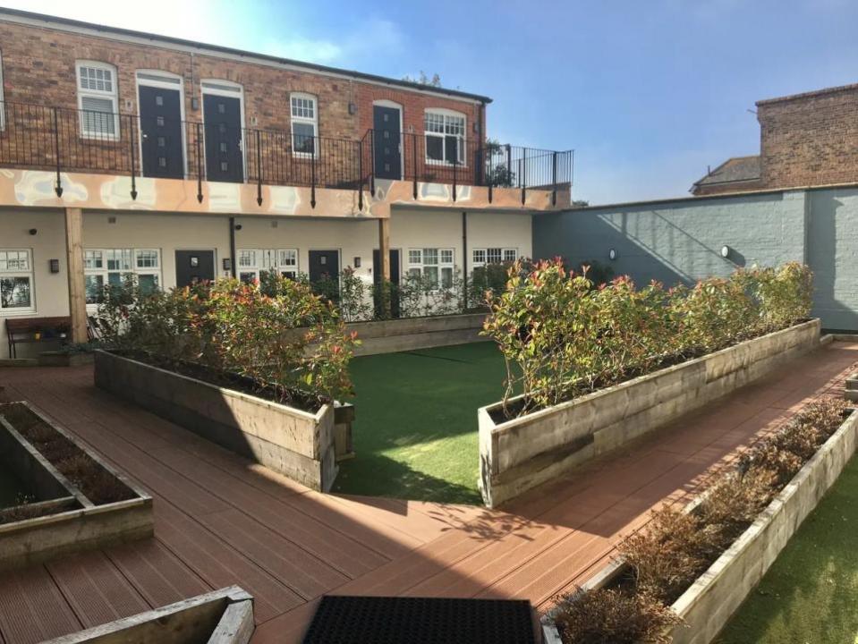 Bournemouth Echo: el patio comunitario en The Quadrant Center