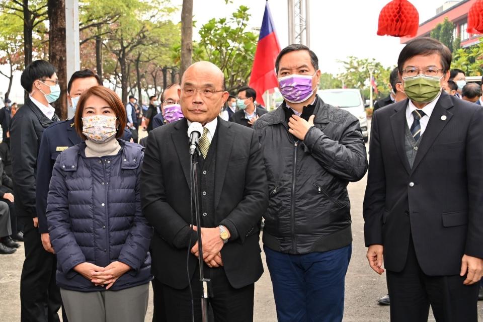 行政院長蘇貞昌今（30）天到屏東縣出席「天際無線 綠意相隨」屏鵝公路141公里纜線地下化暨種樹百里2.0計畫完工感恩茶會前受訪。   圖：行政院提供