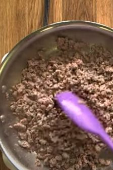 Cooking ground beef in skillet