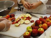 apple knife slice