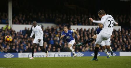 Britain Football Soccer - Everton v Swansea City - Premier League - Goodison Park - 19/11/16 Swansea City's Gylfi Sigurdsson scores their first goal from the penalty spot Reuters / Andrew Yates Livepic