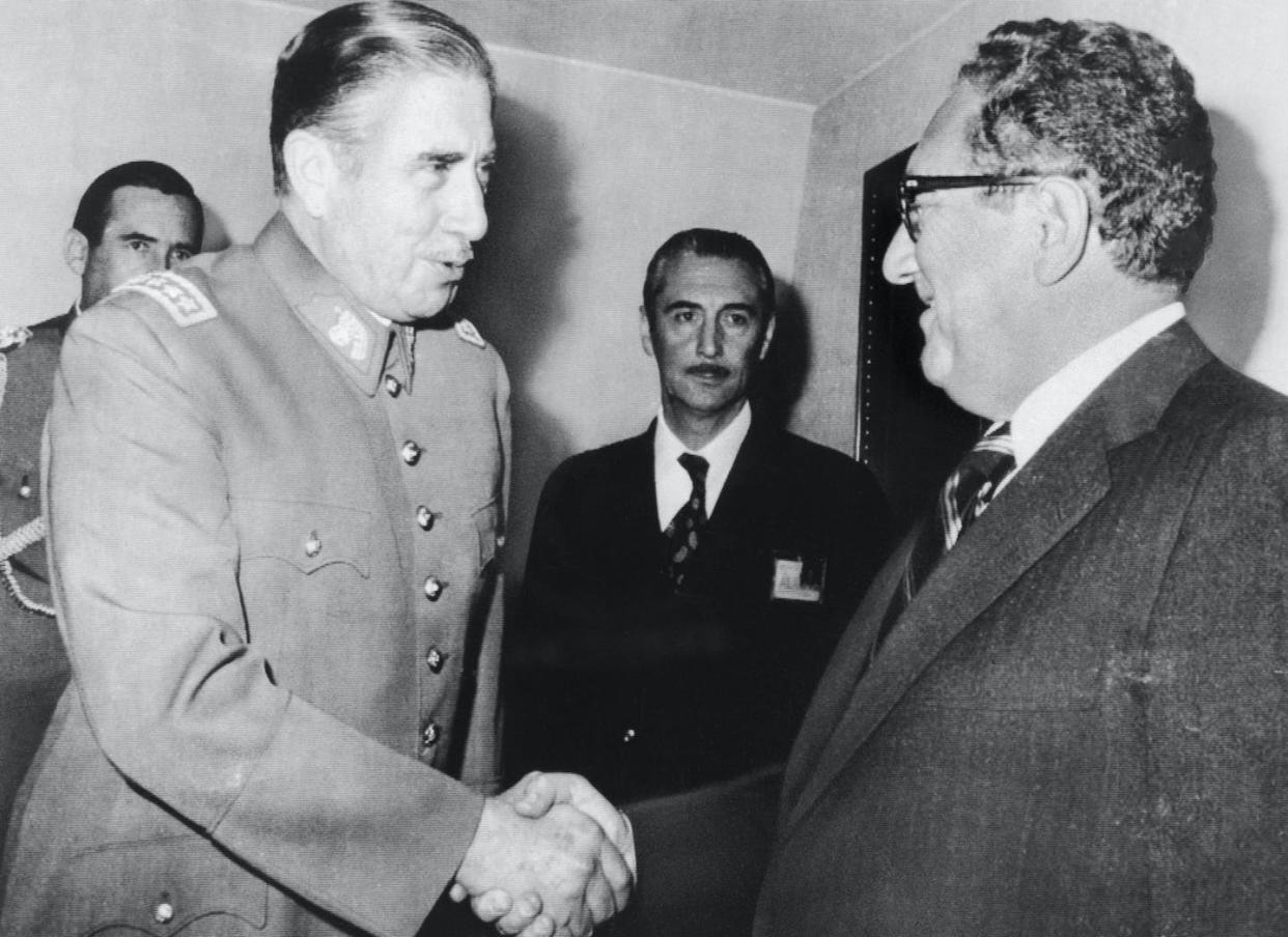 Chilean dictator Augusto Pinochet greets U.S. Secretary of State Henry Kissinger in 1976. <a href="https://www.gettyimages.com/detail/news-photo/chilean-president-augusto-pinochet-greets-secretary-of-news-photo/515114332?adppopup=true" rel="nofollow noopener" target="_blank" data-ylk="slk:Bettmann/Getty Images;elm:context_link;itc:0;sec:content-canvas" class="link ">Bettmann/Getty Images</a>