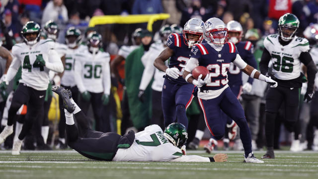 New York Jets punter Braden Mann (7) winds up to kick during the first half  of an NFL football game against the Buffalo Bills in Orchard Park, N.Y.,  Sunday, Dec. 11, 2022. (