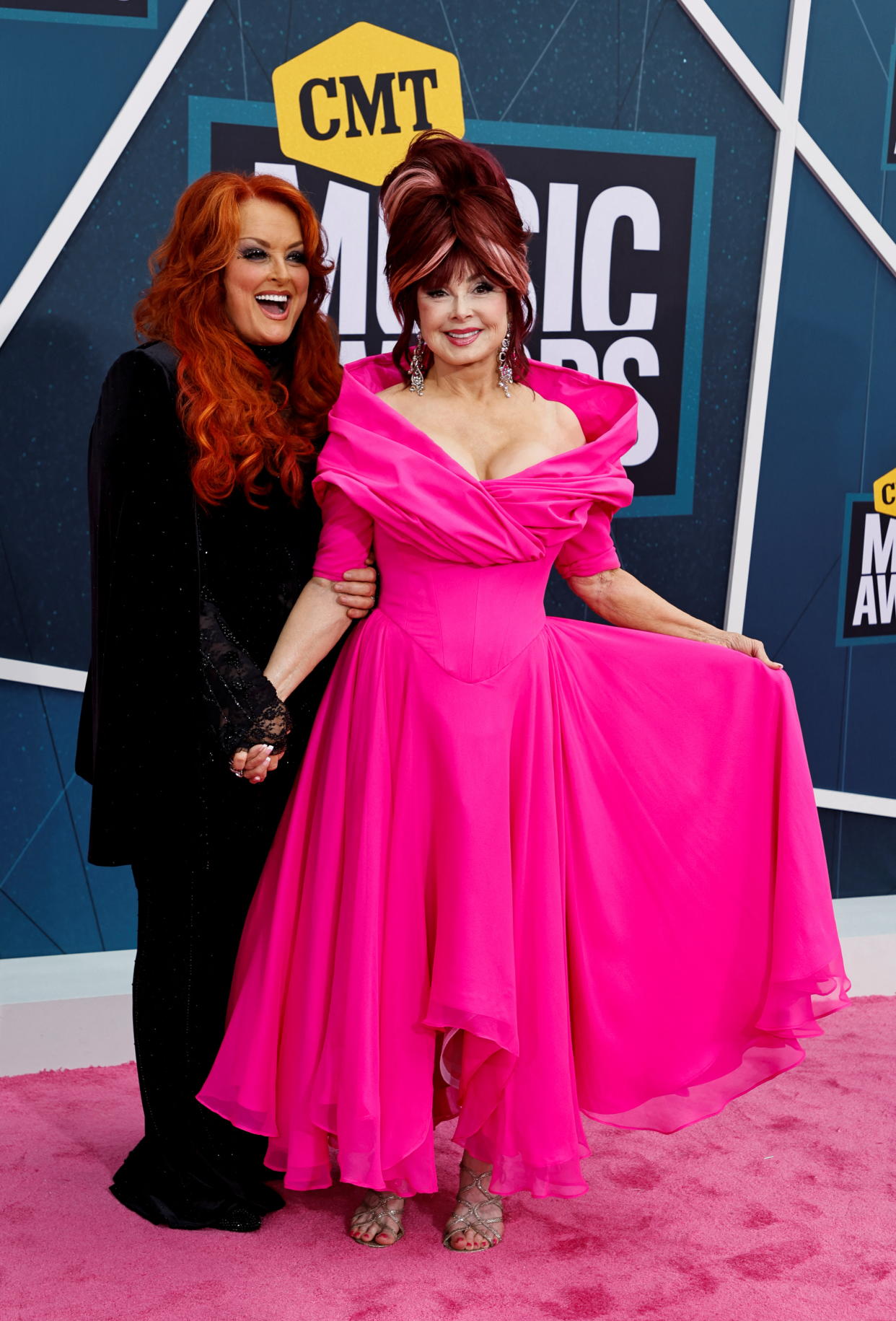 Wynonna and Naomi Judd at the CMT Music Awards just two weeks before the country music matriarch's death. (Photo: REUTERS/Wade Payne)