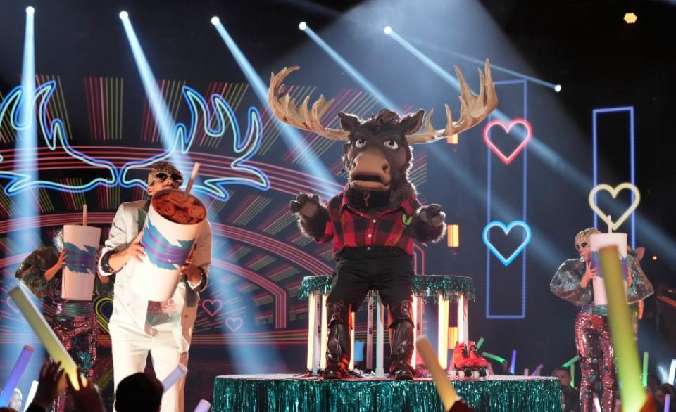 THE MASKED SINGER: Moose in the “80s Night” episode of THE MASKED SINGER airing Wednesday, March 29 (8:00-9:01 PM ET/PT) on FOX. CR: Michael Becker/FOX ©2023 FOX Media LLC.