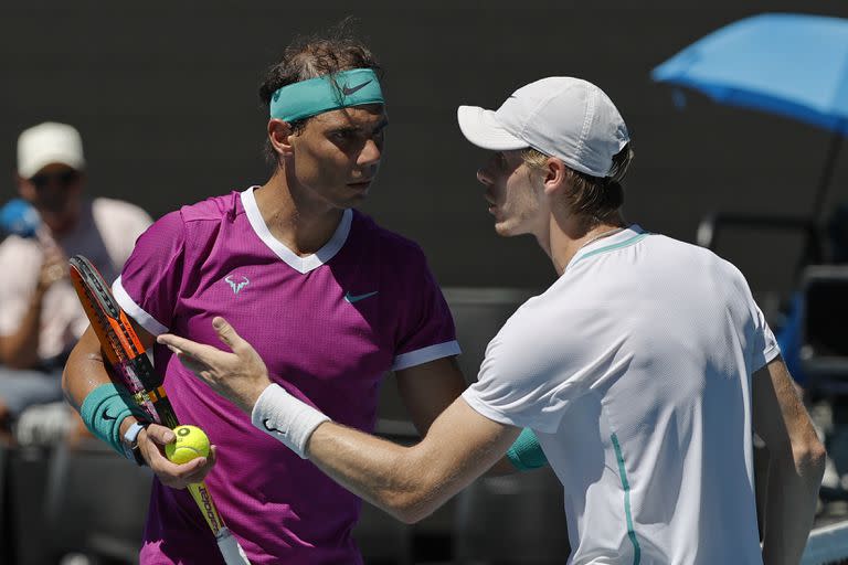 Una discusión entre Shapovalov y Nadal en la red. 