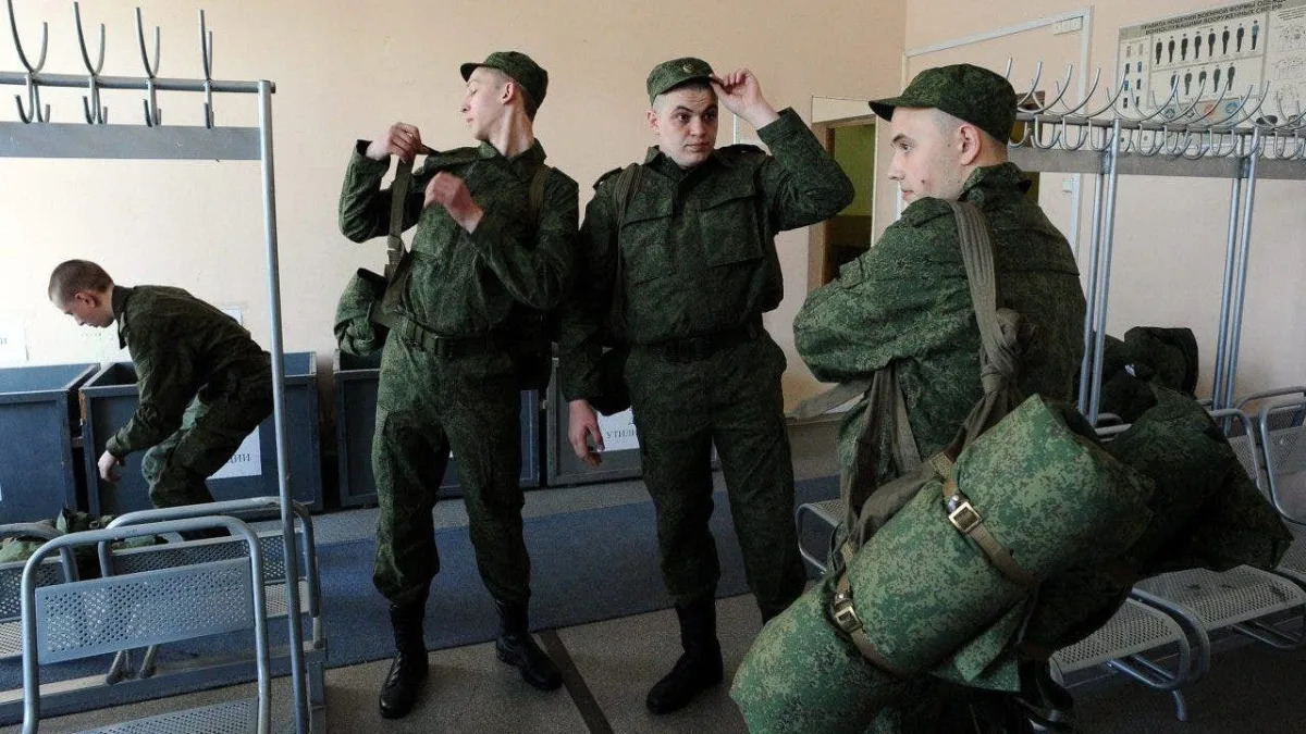 Finland shuts borders with Russia as conscription age men flee Putin order