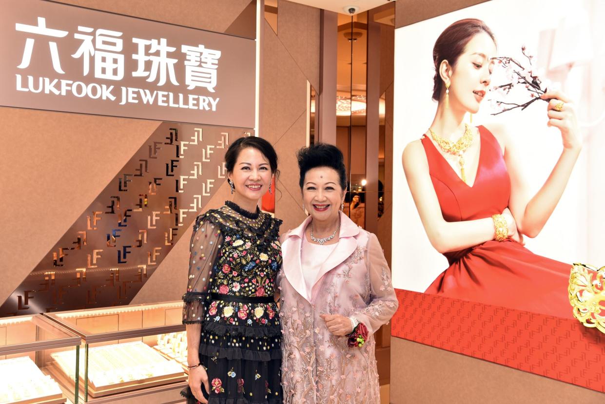 Shirley Wong, Executive Director and Deputy General Manager of Lukfook Group with TVB personality Nancy Sit. (PHOTO: Lukfook)