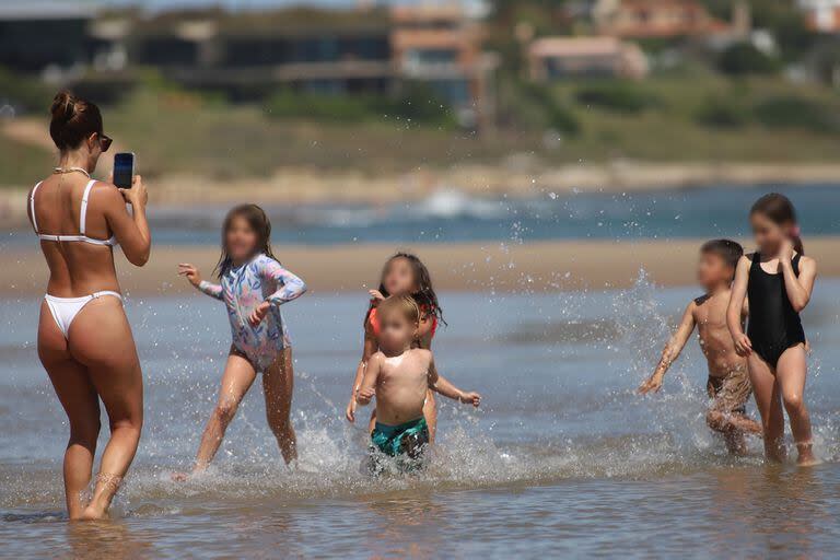 También hubo tiempo para las fotos: los míos, los tuyos y los de los amigos, todos posaron para la cámara del celular de Camila Homs