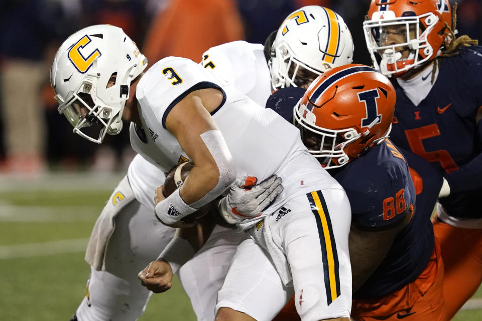 Illinois defensive lineman Keith Randolph Jr. (88) sacks Chattanooga quarterback Preston Hutchinson during the second half of an NCAA college football game Thursday, Sept. 22, 2022, in Champaign, Ill. (AP Photo/Charles Rex Arbogast)