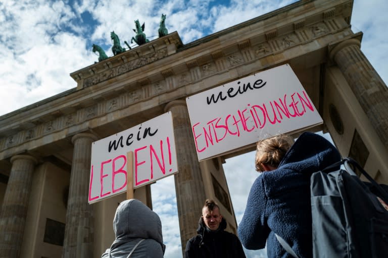 Die Bundesregierung hat die Vorlage von Empfehlungen einer Kommission zur Reform des Abtreibungsrechts begrüßt, Erwartungen an schnelle Änderungen aber gedämpft. (John MACDOUGALL)