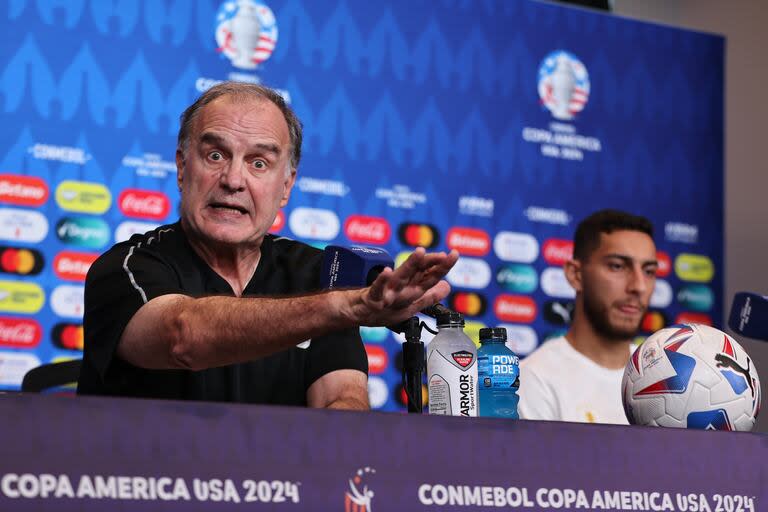 Marcelo Bielsa habló de la organización de la Copa América en los Estados Unidos y la Conmebol le abrió un expediente. (Photo by Omar Vega/Getty Images)