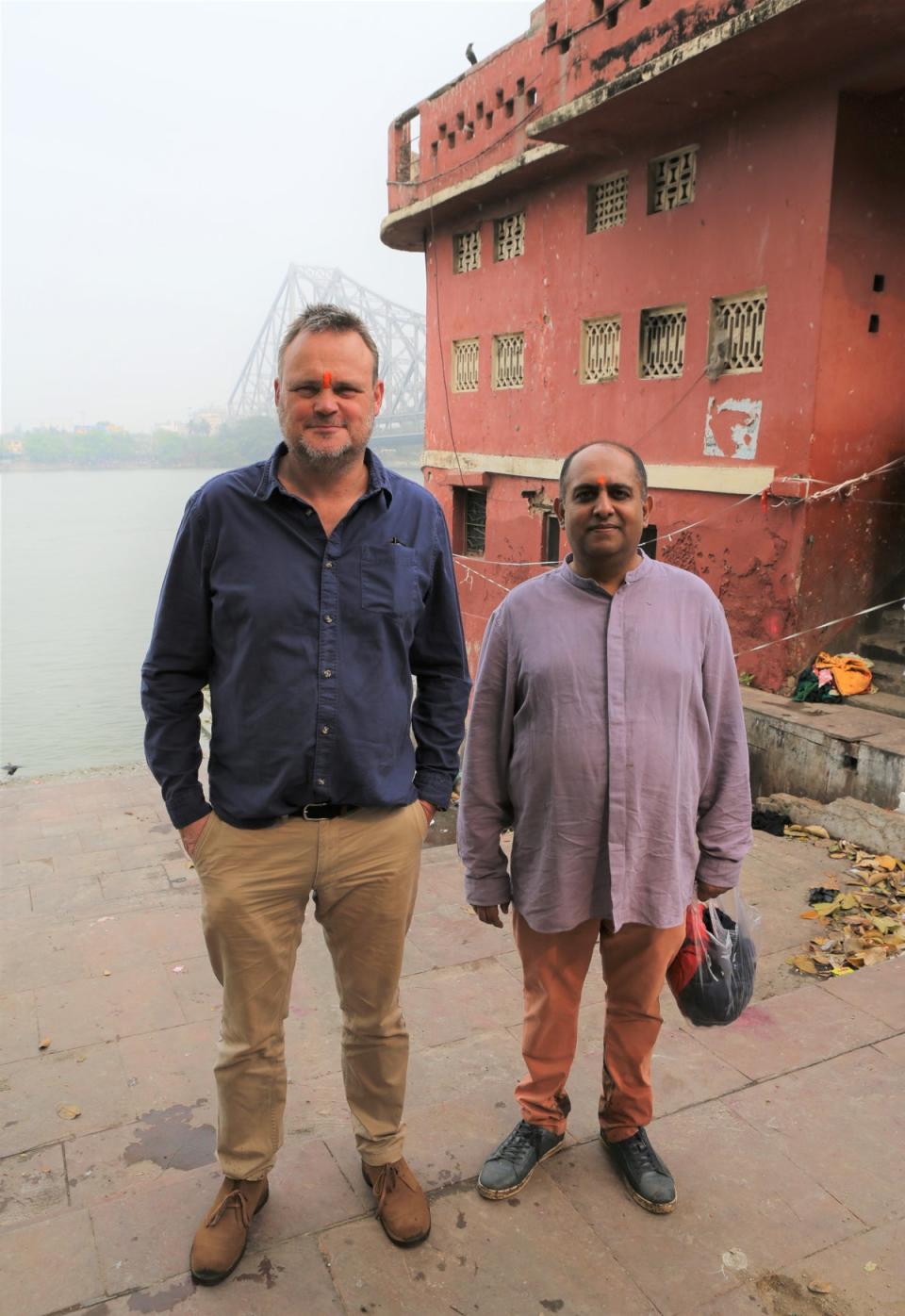 Al Murray and comedian Anuvab Pal at Mullick Ghat on the banks of the Hooghly River, Kolkata (Sky)