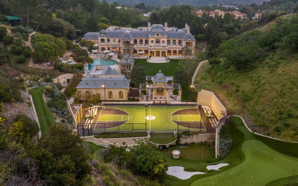 Mark Wahlberg finally sold his home in Beverly Park for $55 million, a big discount on the original $87.5 million he wanted - Planet Photos