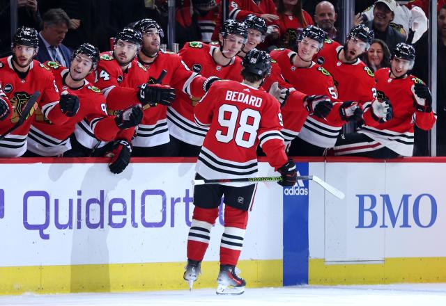 Canadiens beat Blackhawks 3-2 in home opener