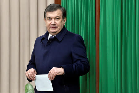 Uzbekistan's Prime Minister and interim President Shavkat Mirziyoyev leaves a voting booth at a polling station during a presidential election in Tashkent, Uzbekistan, December 4, 2016. REUTERS/Anvar Ilyasov/Pool