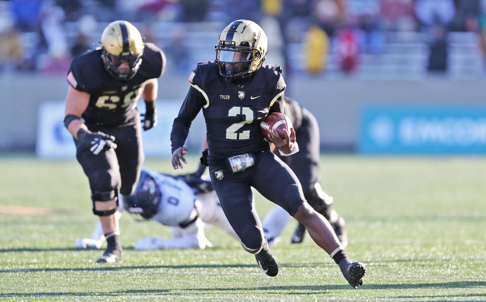 Army quarterback Tyhier Tyler (2) breaks free on a second-half run against Connecticut. DANNY WILD/USA TODAY Sports